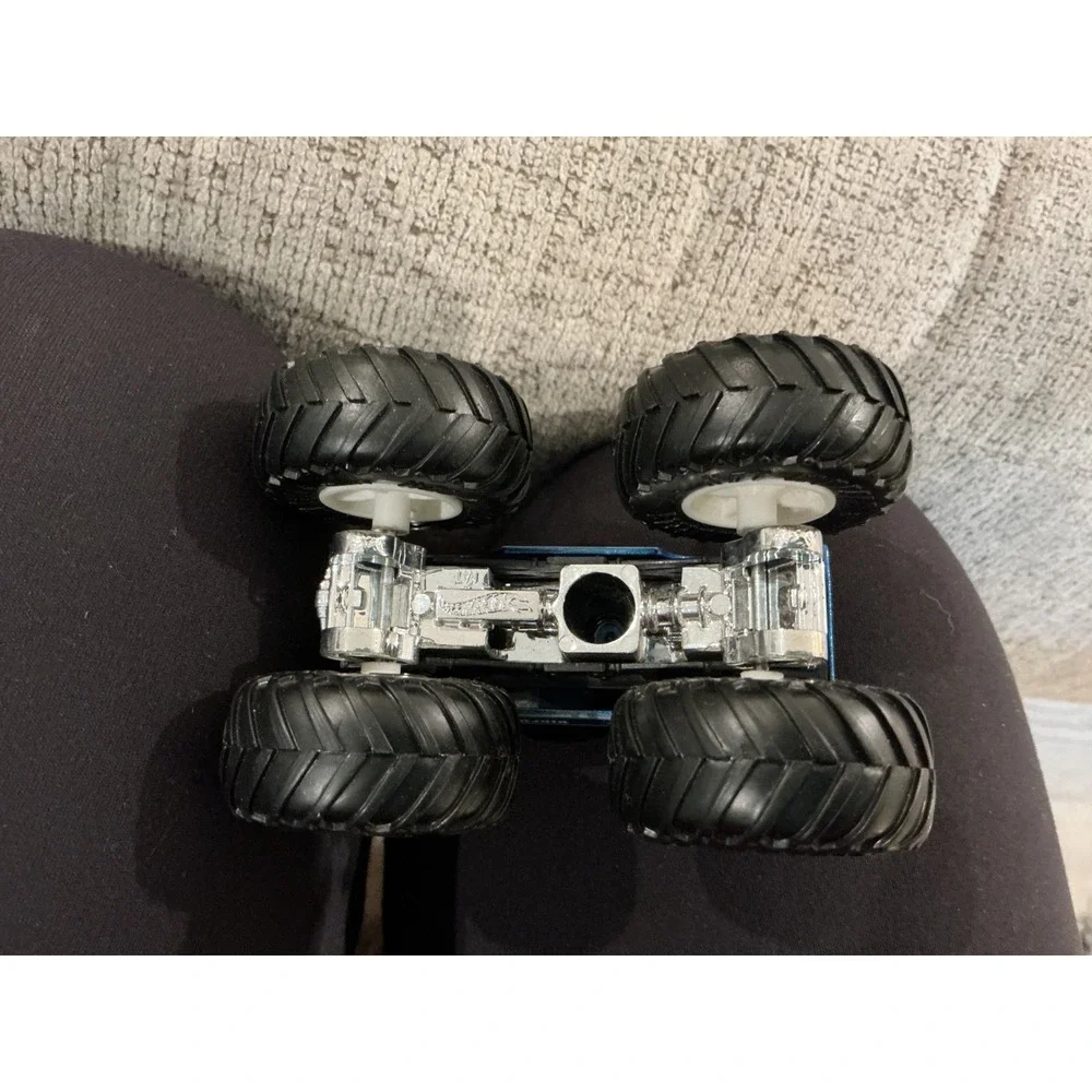 Hot Wheels Monster Trucks Lot of 4 Bigfoot Buns of Steel Bone Shaker 1 64 Scale